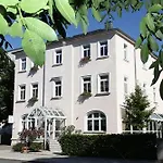 Am Grossen Garten Kg 게스트하우스 3*