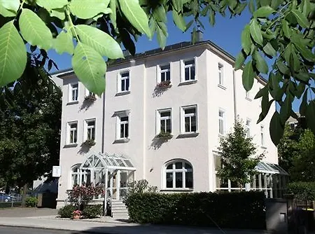 Am Grossen Garten Kg Гостевой дом 3*