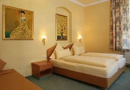 Am Grossen Garten Kg Гостевой дом 3*